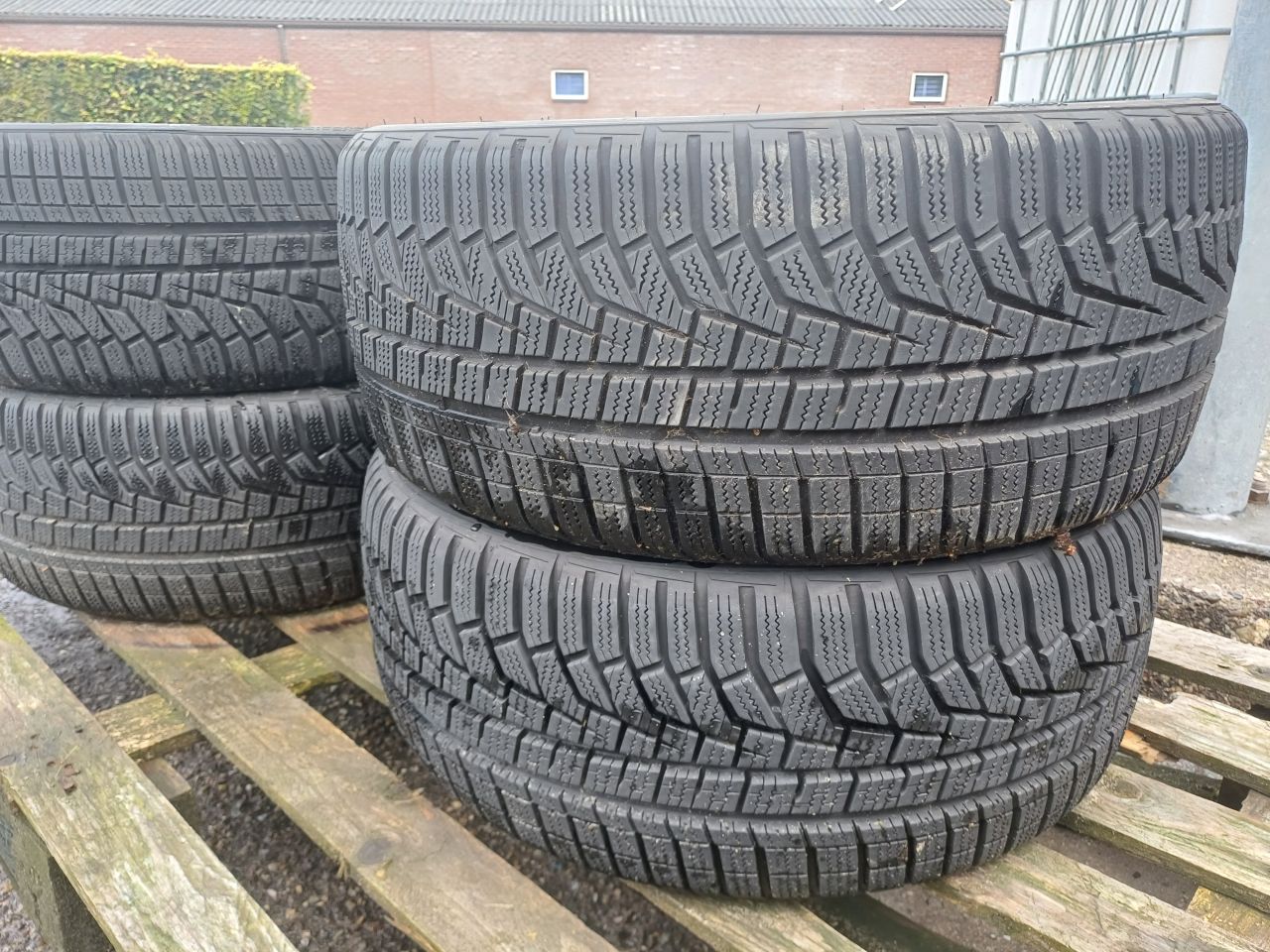 Winterbanden 215/40R17 87V 12XR FX