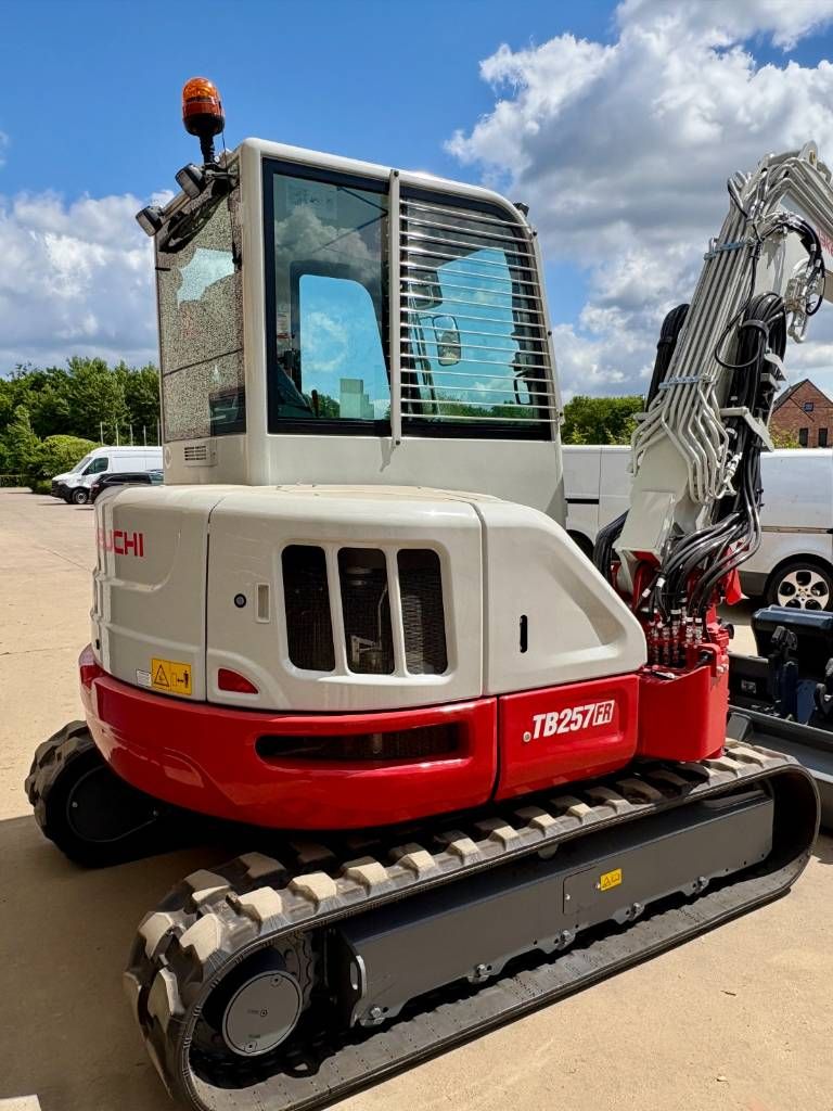 Takeuchi TB 257 FR