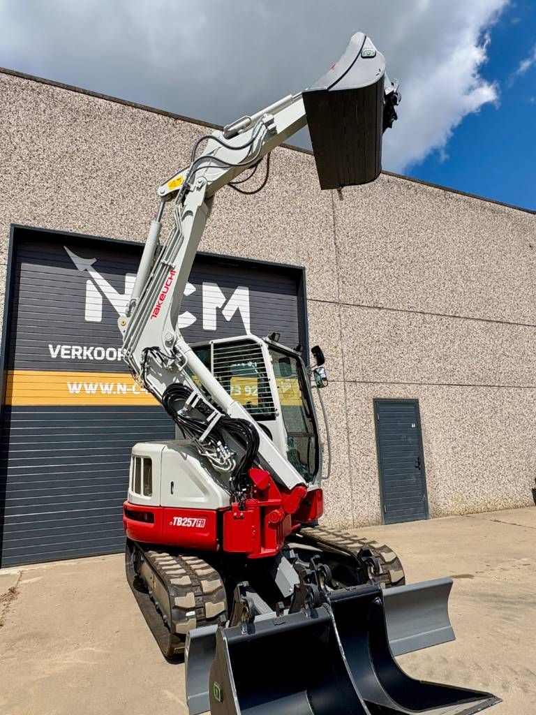 Takeuchi TB 257 FR