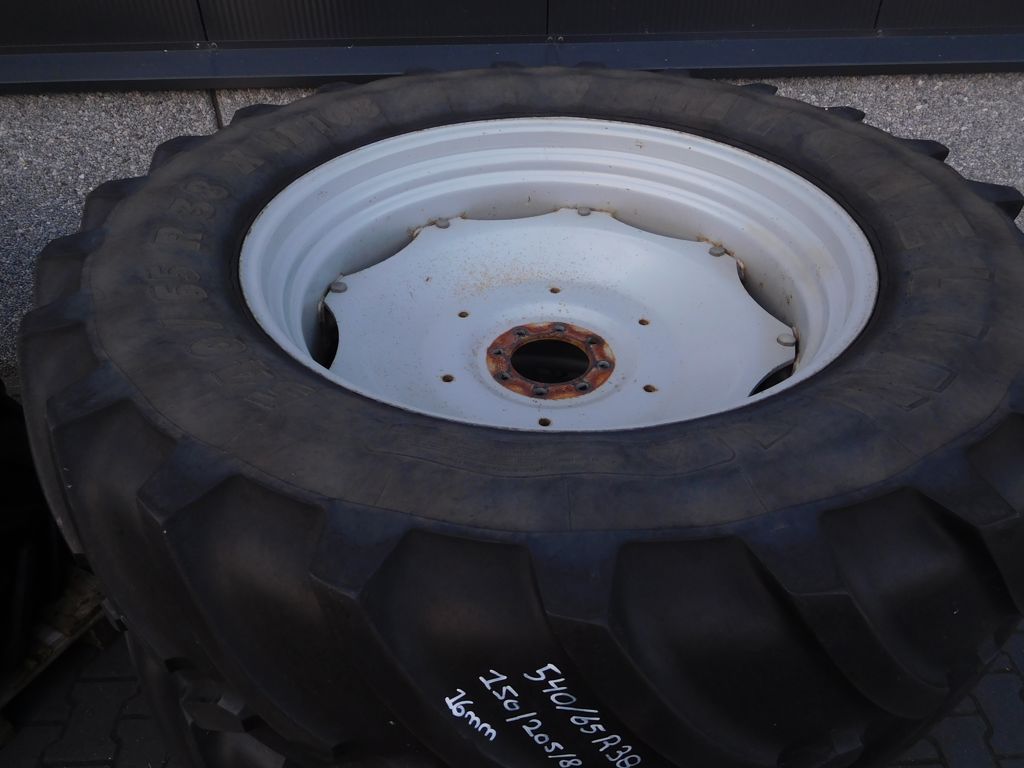 MICHELIN XM 108 SET 540/65R38 & 440/65R28