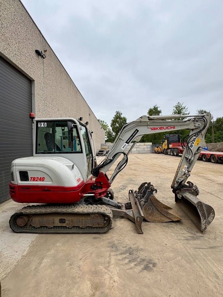 Takeuchi TB 240