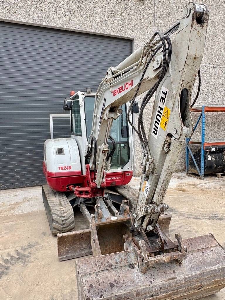 Takeuchi TB 240
