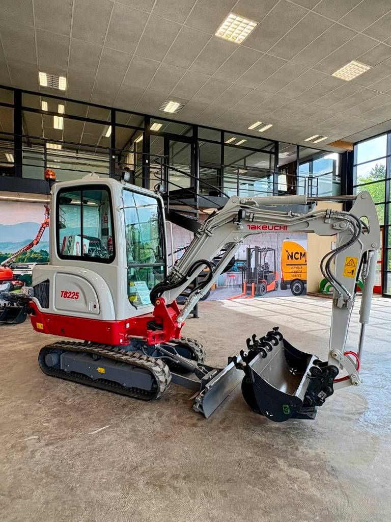 Takeuchi TB 225