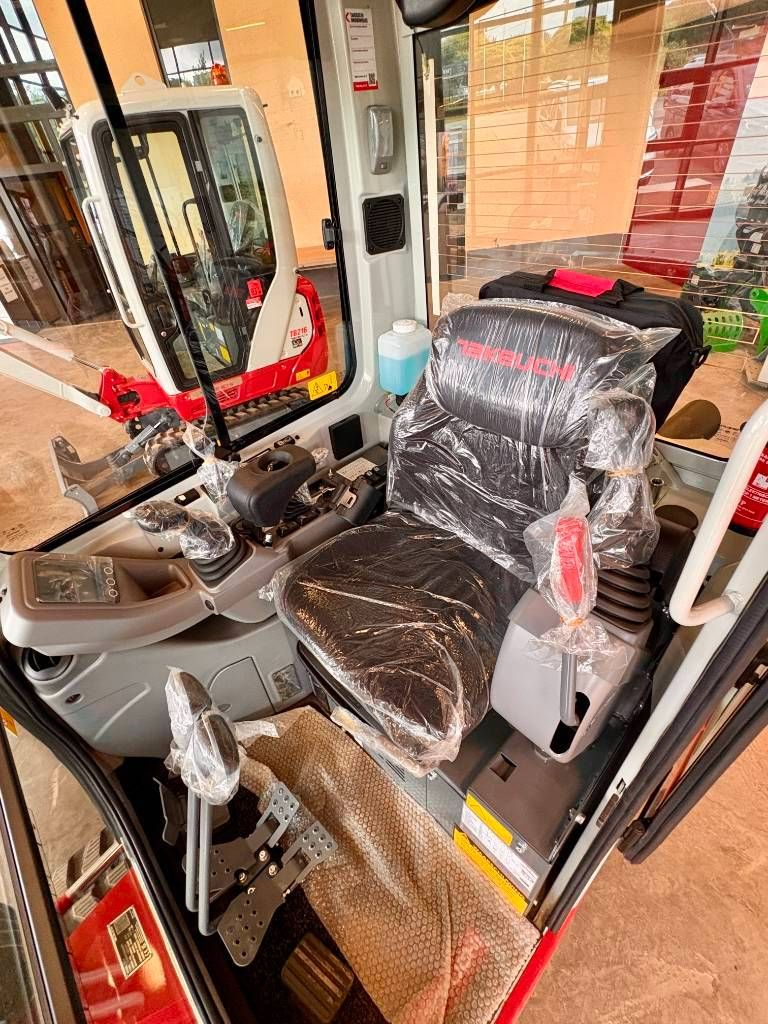 Takeuchi TB 225