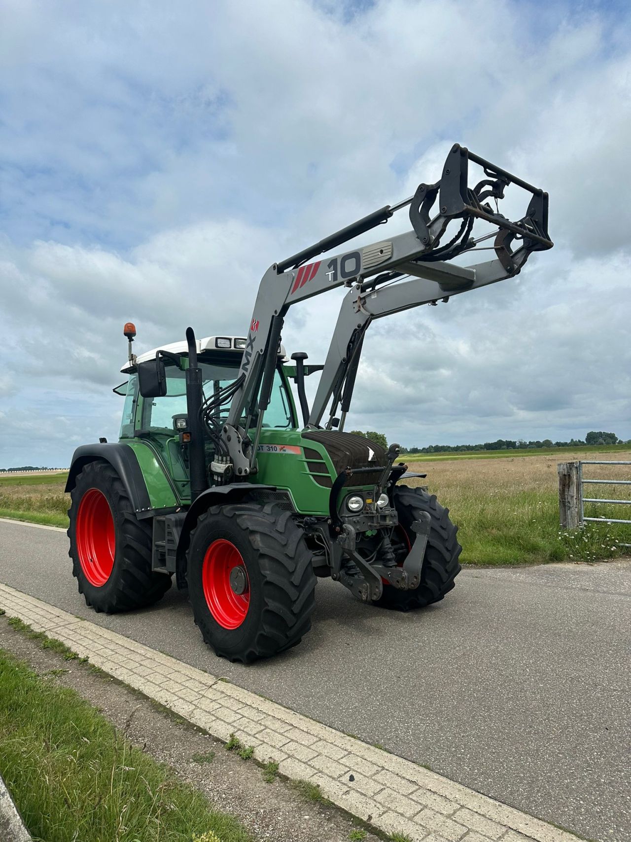 Fendt 310 Vario TMS met voorlader