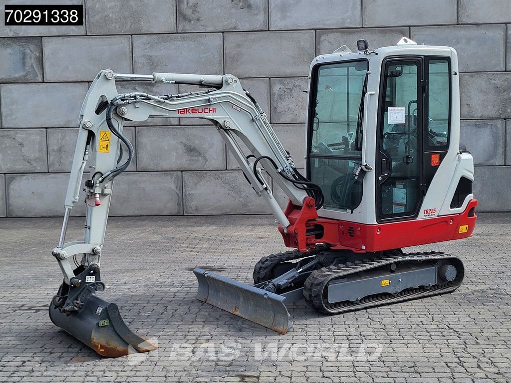 Takeuchi TB225 HAMMER + 3 BUCKETS