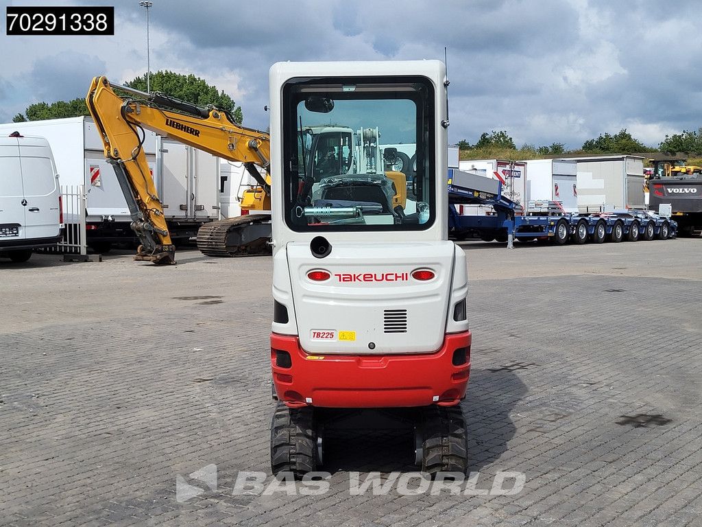 Takeuchi TB225 HAMMER + 3 BUCKETS