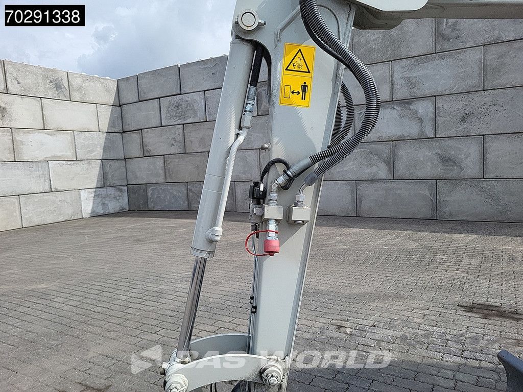 Takeuchi TB225 HAMMER + 3 BUCKETS