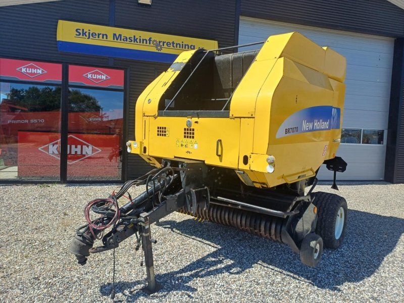 New Holland BR7070