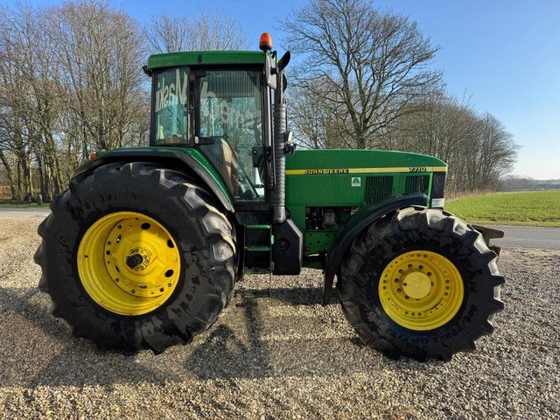 John Deere 7710