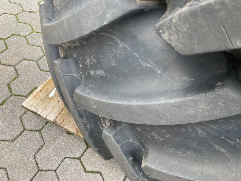 Mitas 2x 710/70 R42 Komplettradsatz