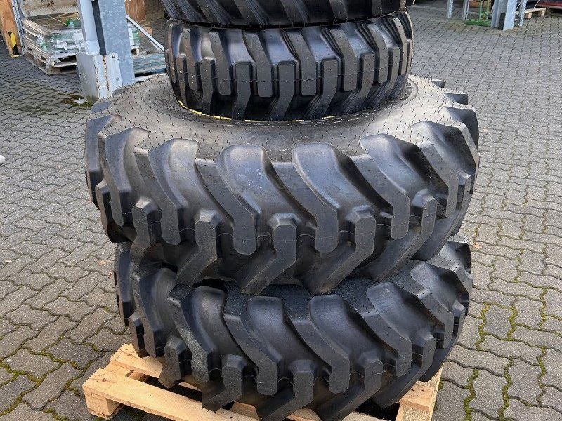 John Deere 440/80-24 / 260/70-16,5