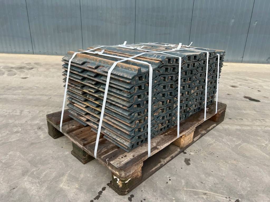 Hyundai R210 / R215 / R220 Shoes