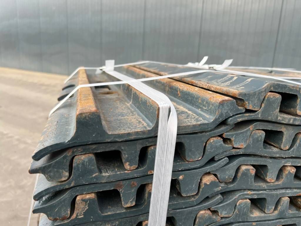 Hyundai R210 / R215 / R220 Shoes