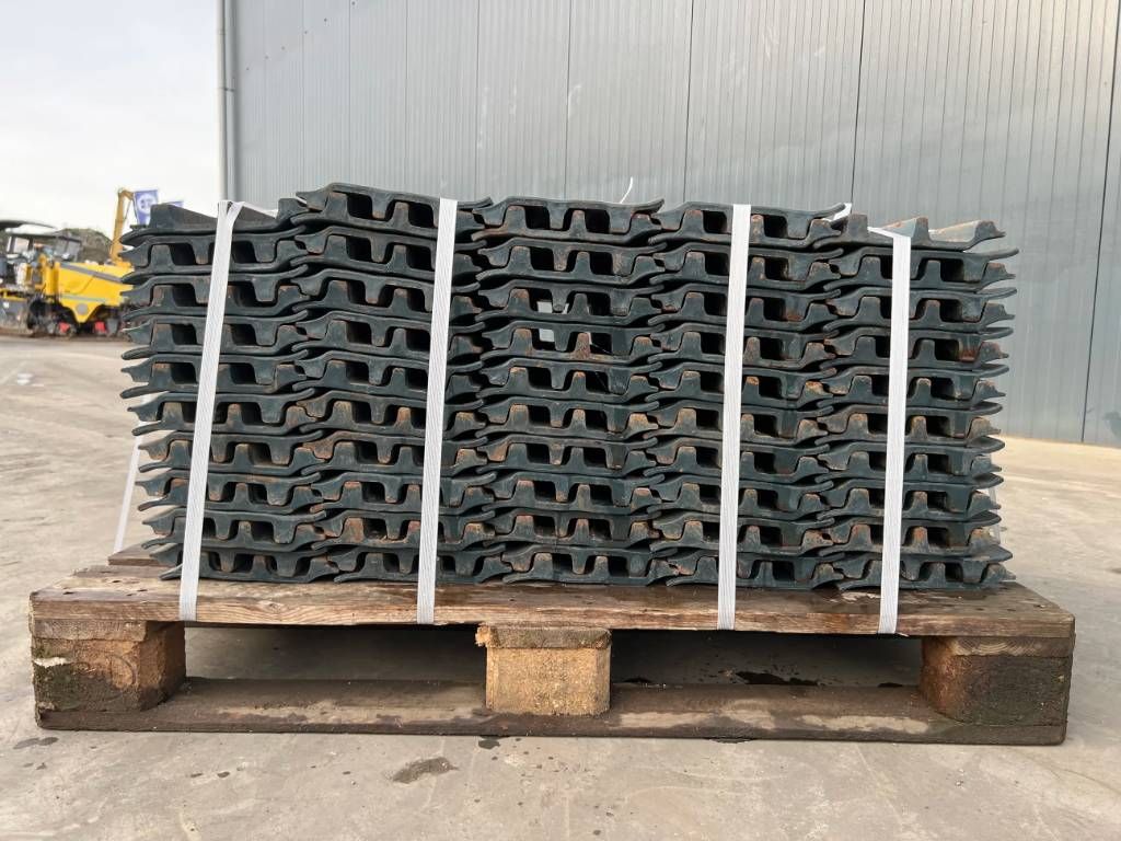 Hyundai R210 / R215 / R220 Shoes