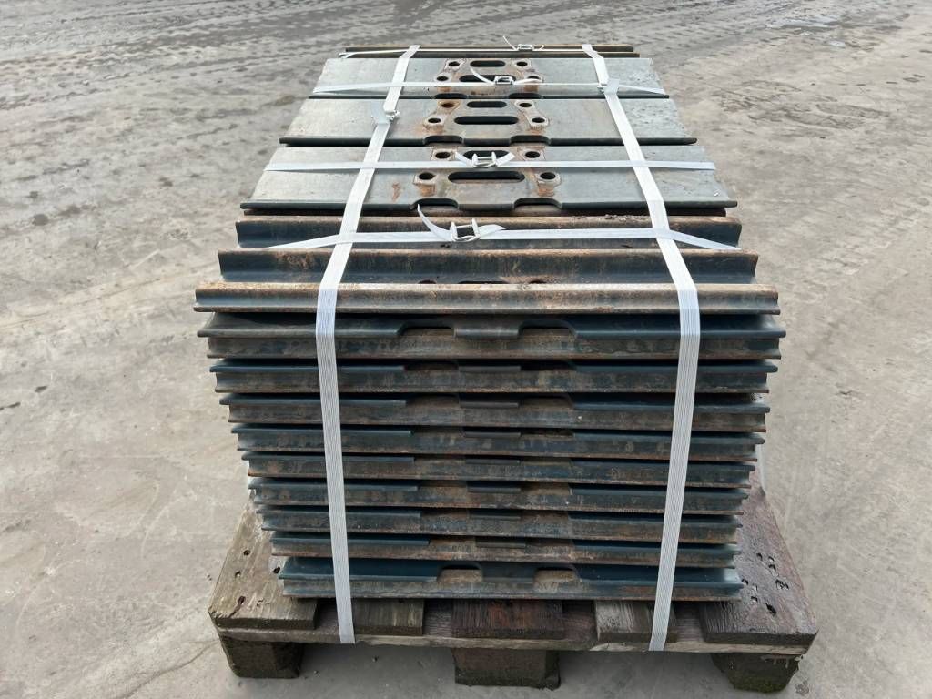 Hyundai R210 / R215 / R220 Shoes