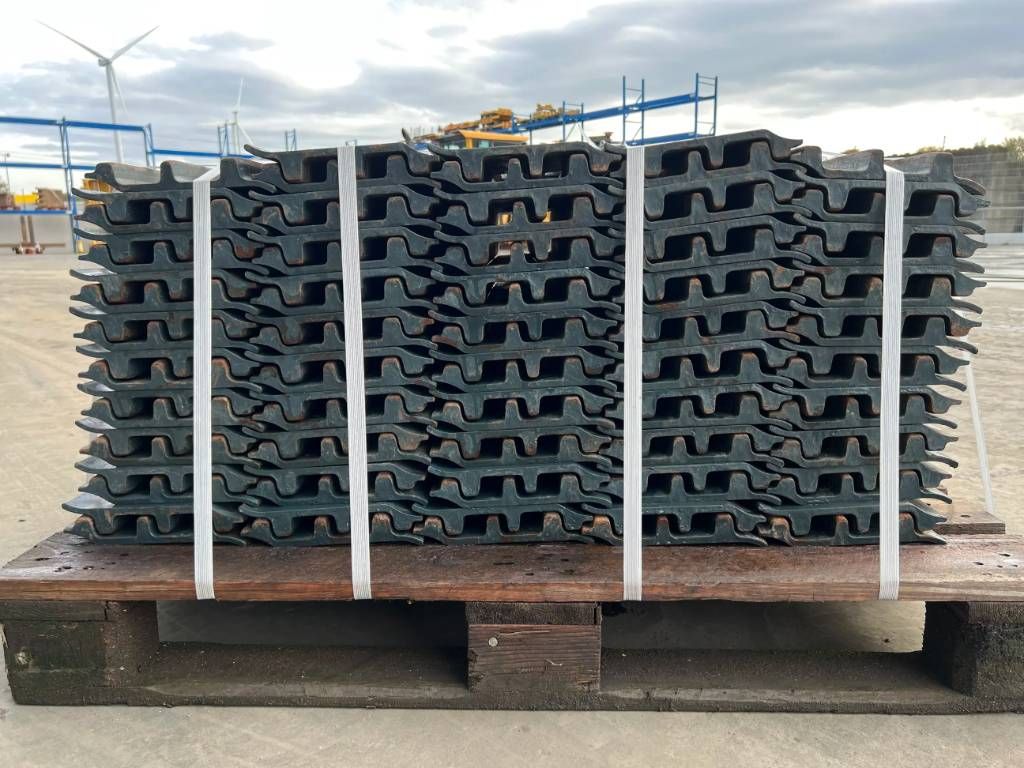 Hyundai R210 / R215 / R220 Shoes