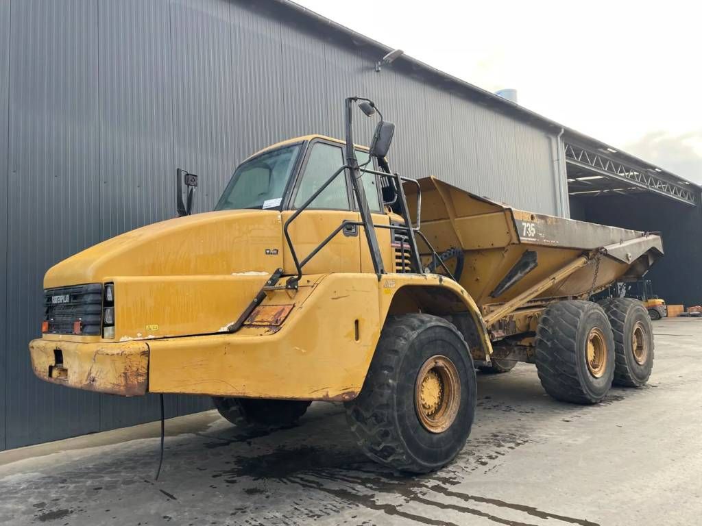 CAT 735