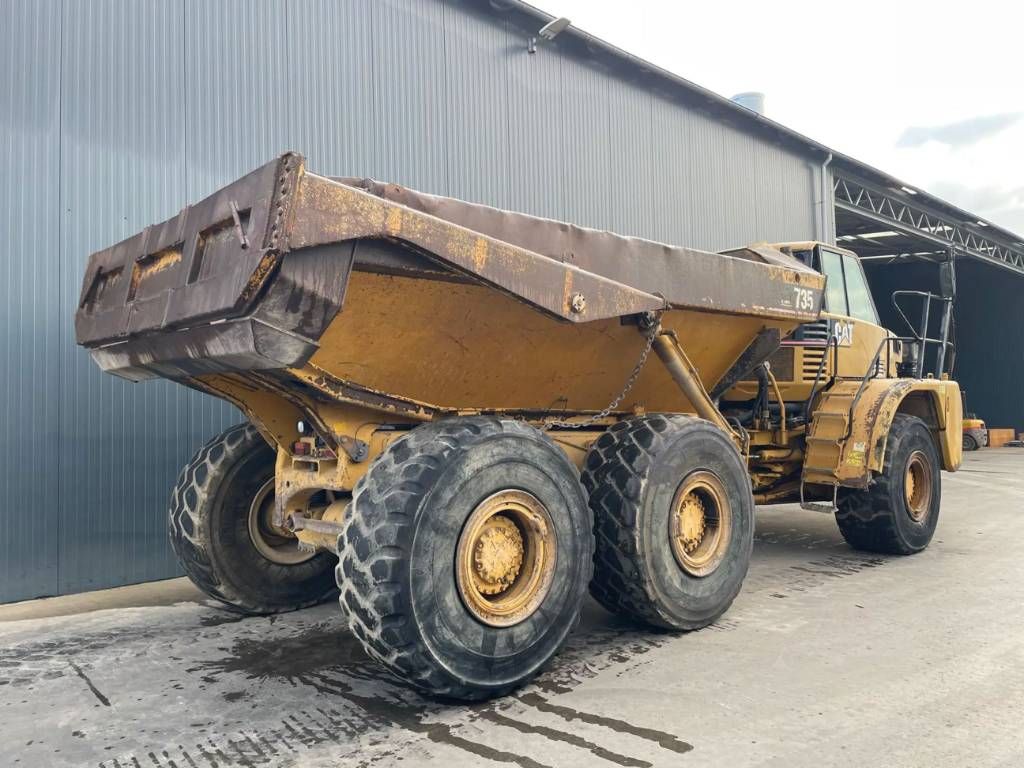CAT 735