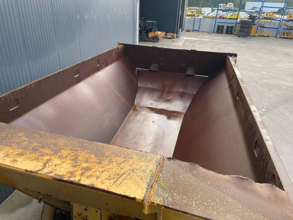 CAT 735