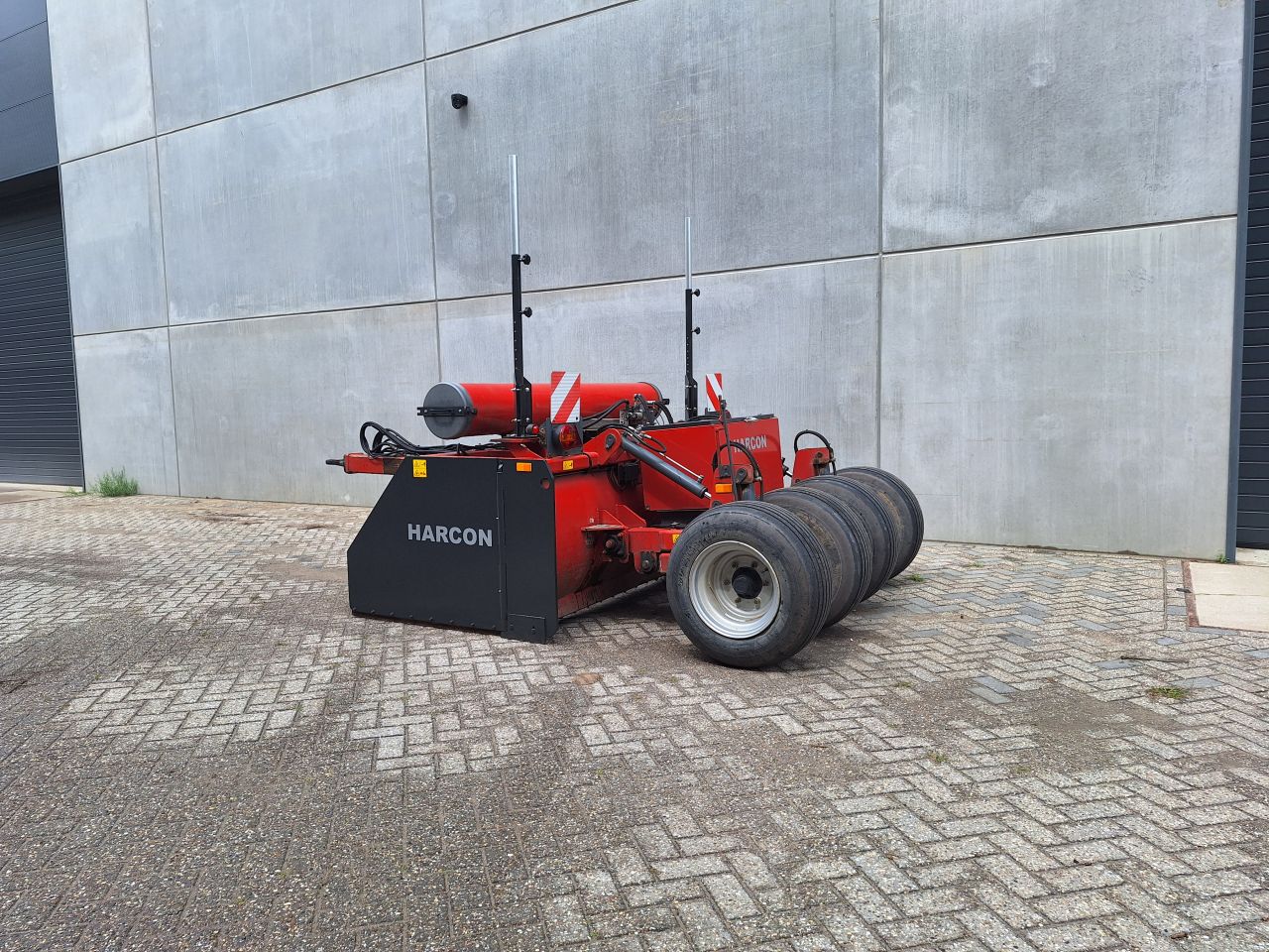 HARCON KB 2500 M 100 met DTECH D4000 Machine Control Kilverbak