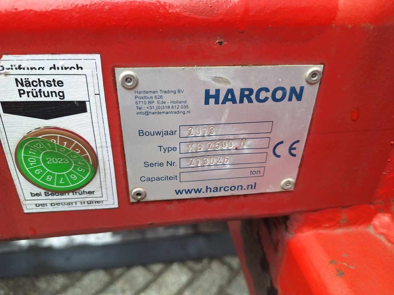 HARCON KB 2500 M 100 met DTECH D4000 Machine Control Kilverbak