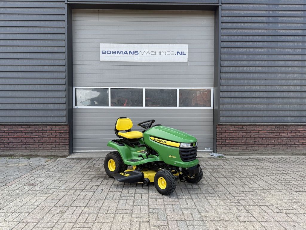 John Deere X300 zitmaaier
