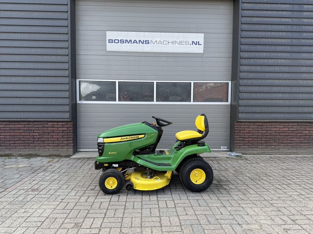 John Deere X300 zitmaaier