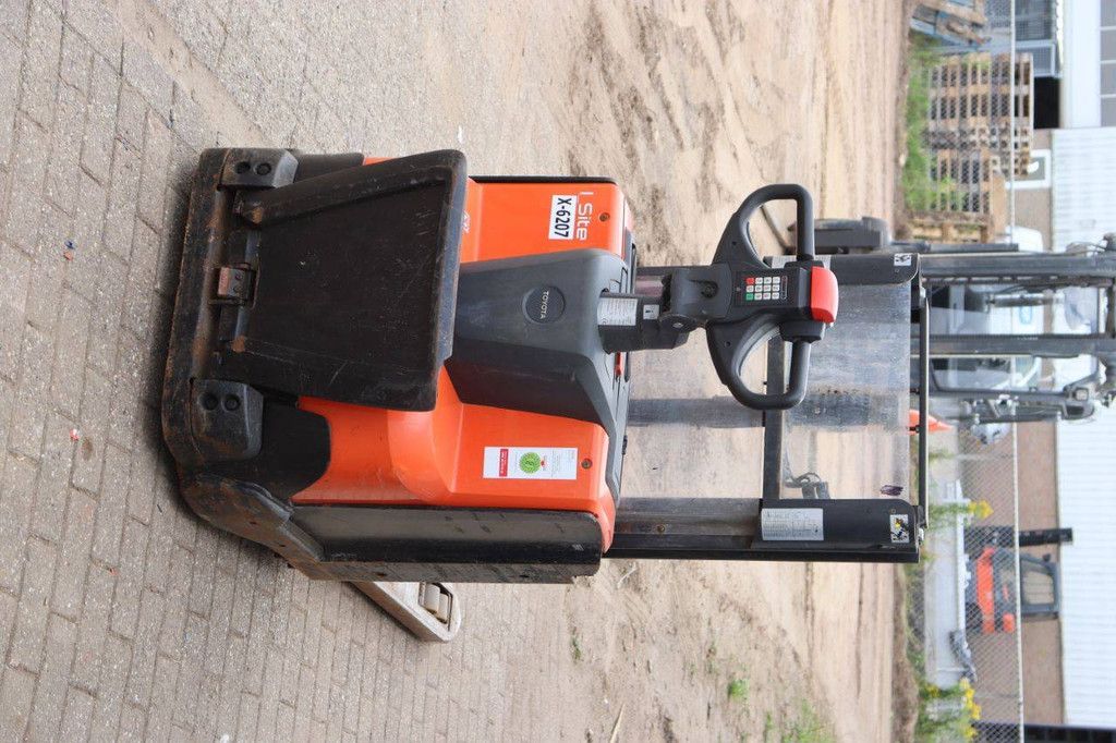 Toyota SWE200D Elektro-Stapler 1000 kg 2,0 m 2017