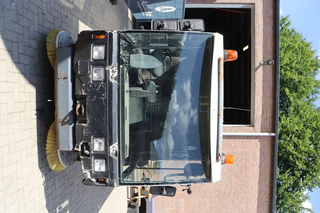 Sweeper HMF 446 Diesel 1998