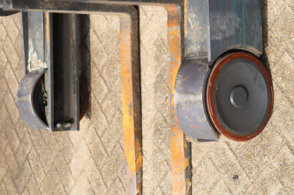 Schubmaststapler AT R14-01 Elektro 1400kg 8,3m 2019