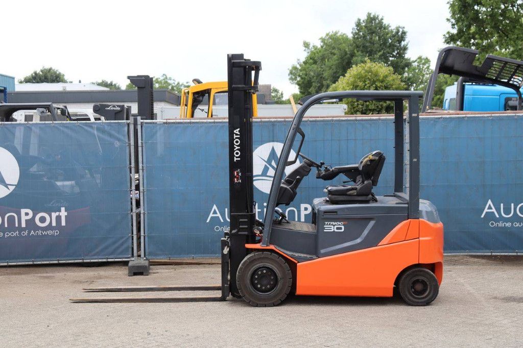 Forklift Toyota 8FBMKT30 Electric 3000kg 3.7m 2013