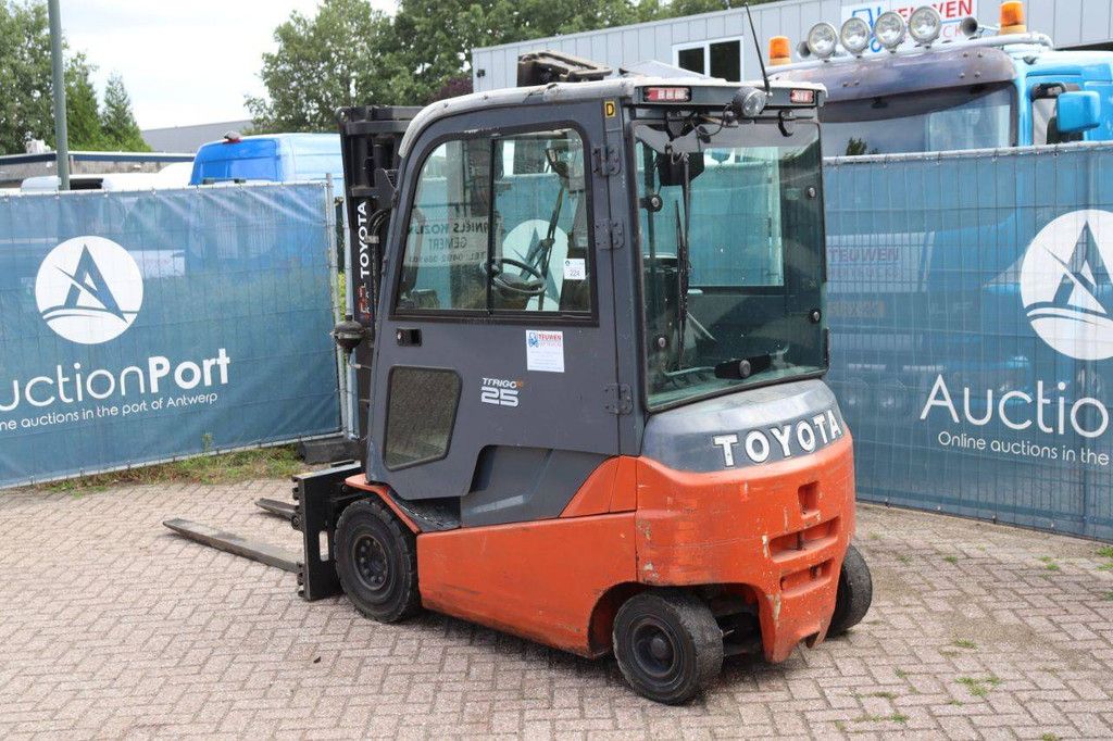 Forklift Toyota 8FBMKT25 Electric 2500kg 4.7m 2016