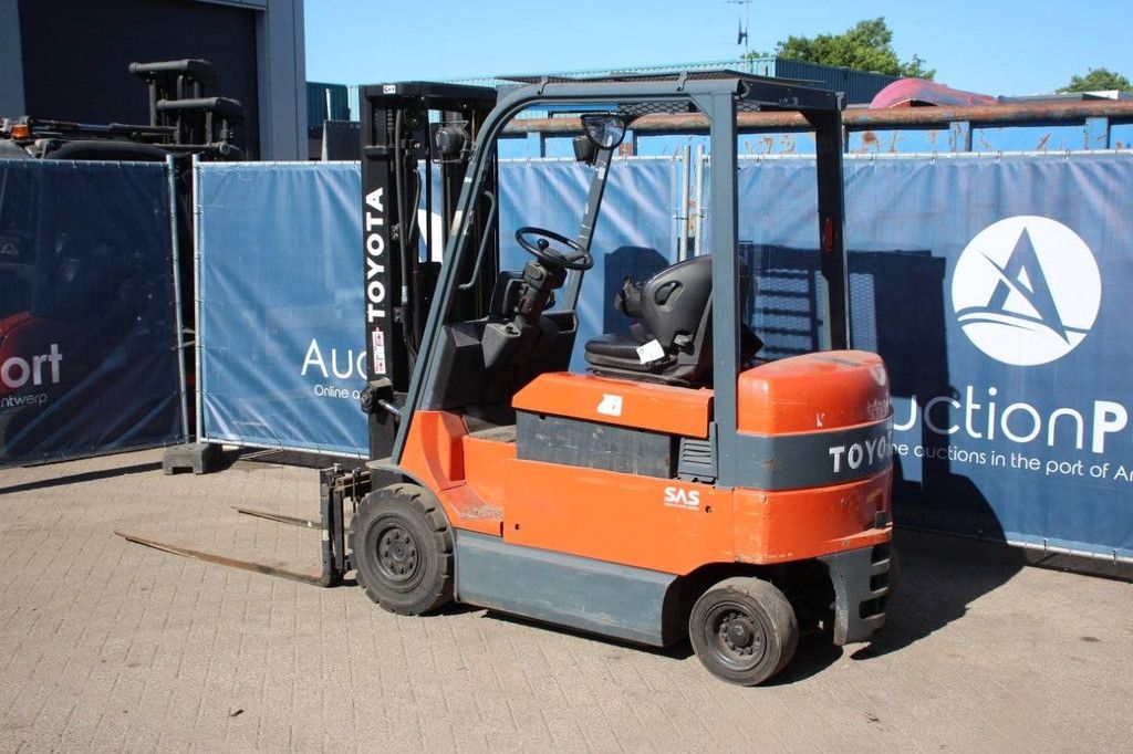 Forklift Toyota 76BMF25 Electric 2500kg 5.0m 2008