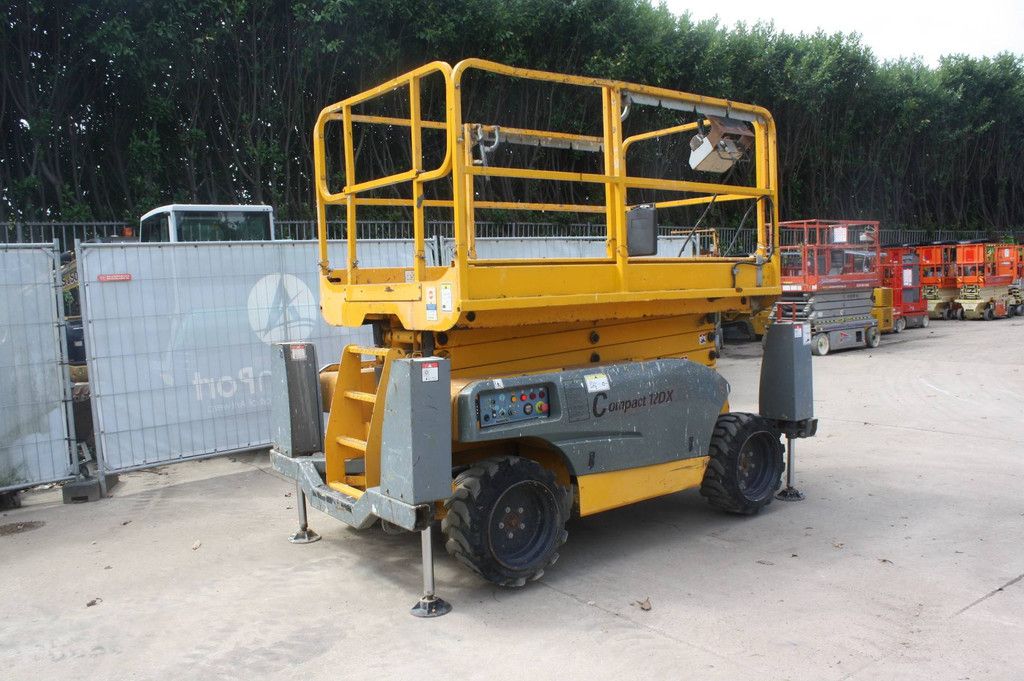 Schaarlift Haulotte COMPACT 12DX Diesel 12.06m 2013