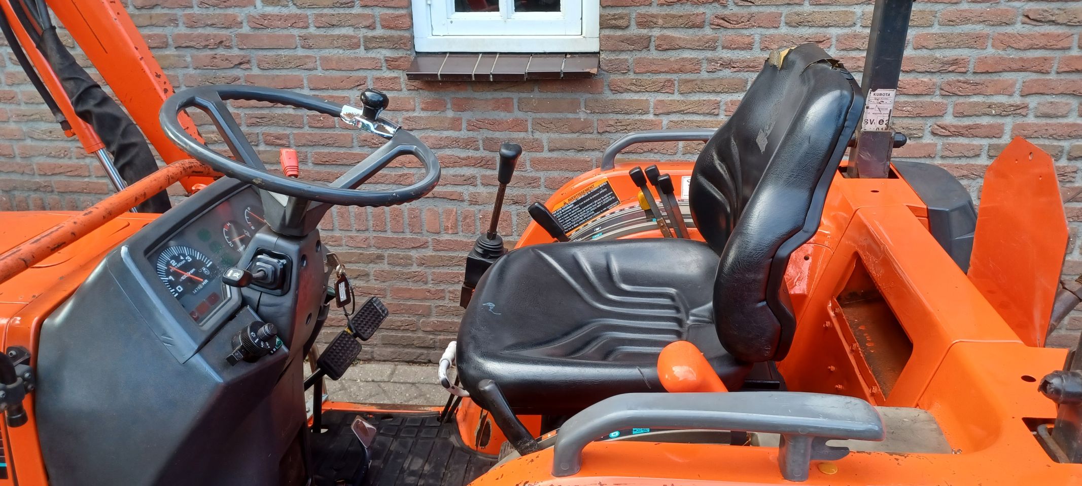 Nette kubota st35h met voorlader