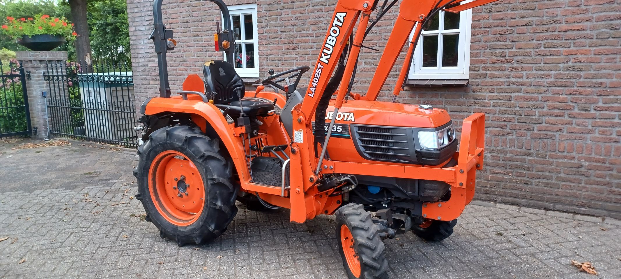Nette kubota st35h met voorlader