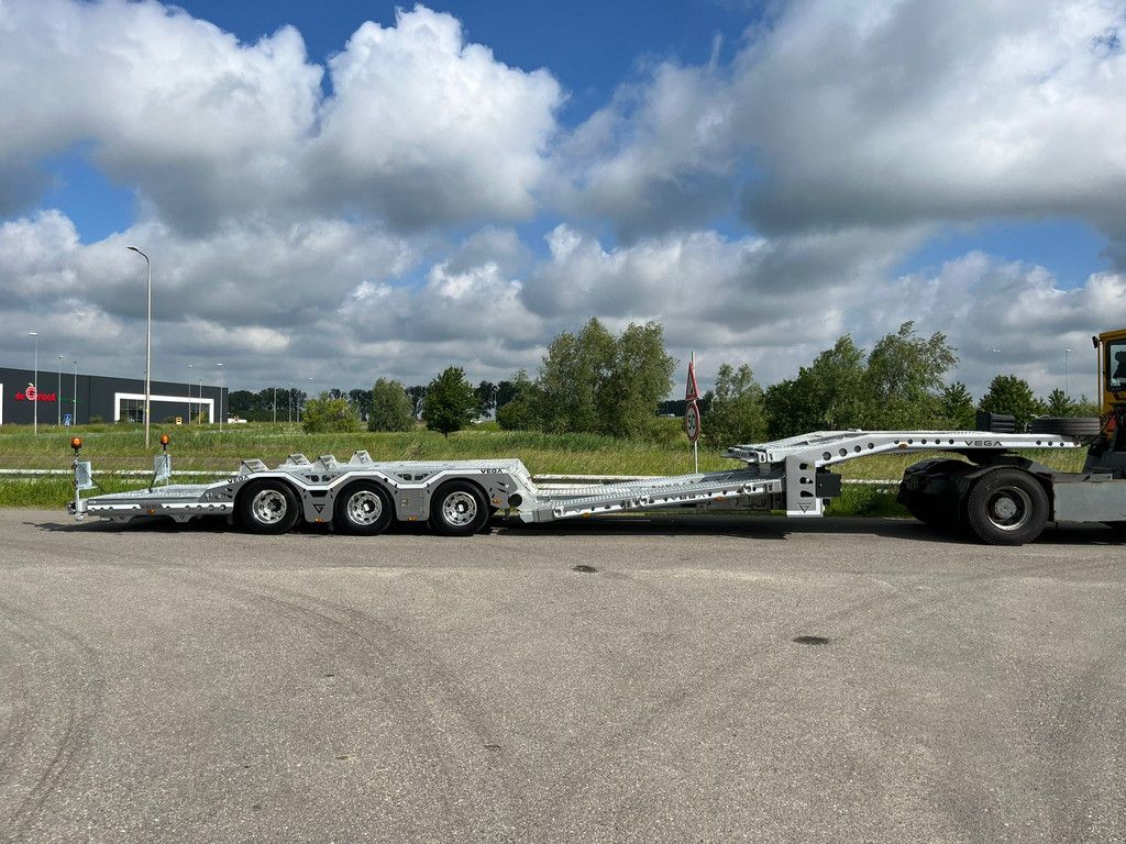 VEGA Trailer PROMAX 3 axle trucktransporter direct rijden!!!!!!!!!!!