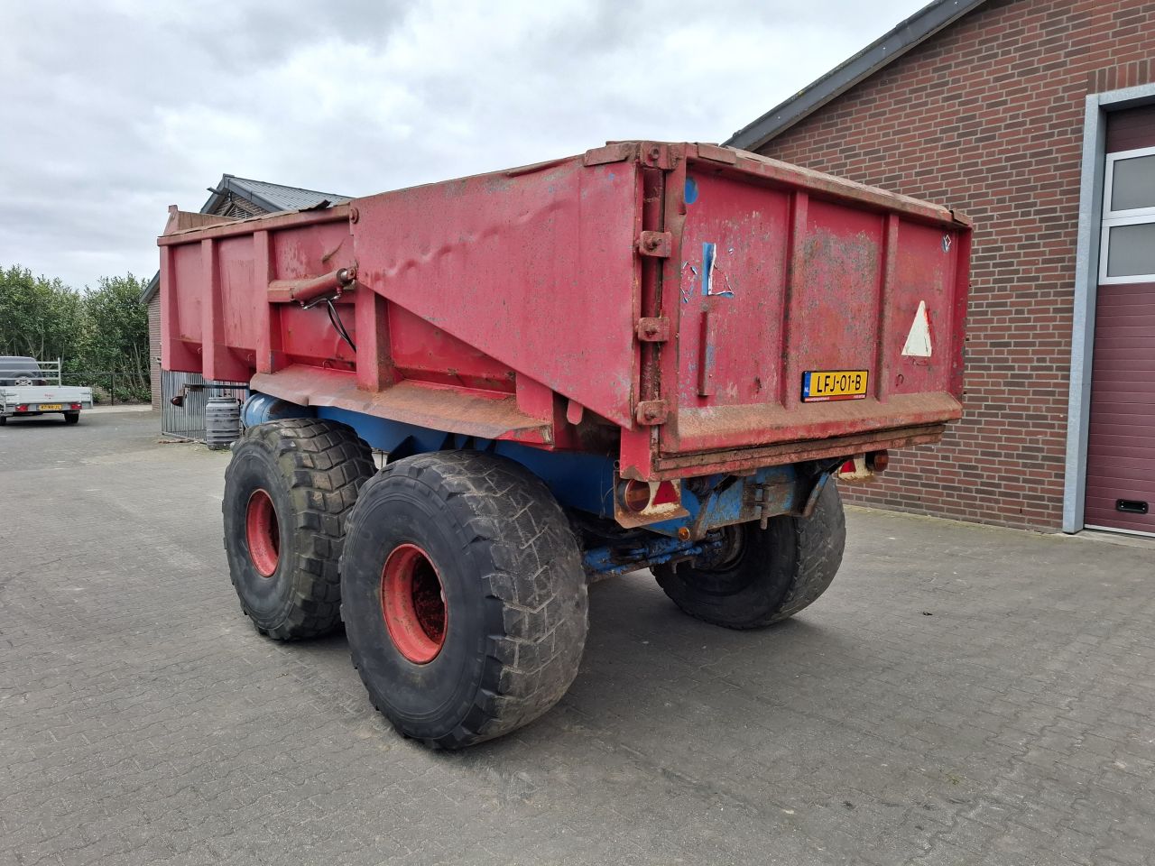 Beco 240 grondkar kieper