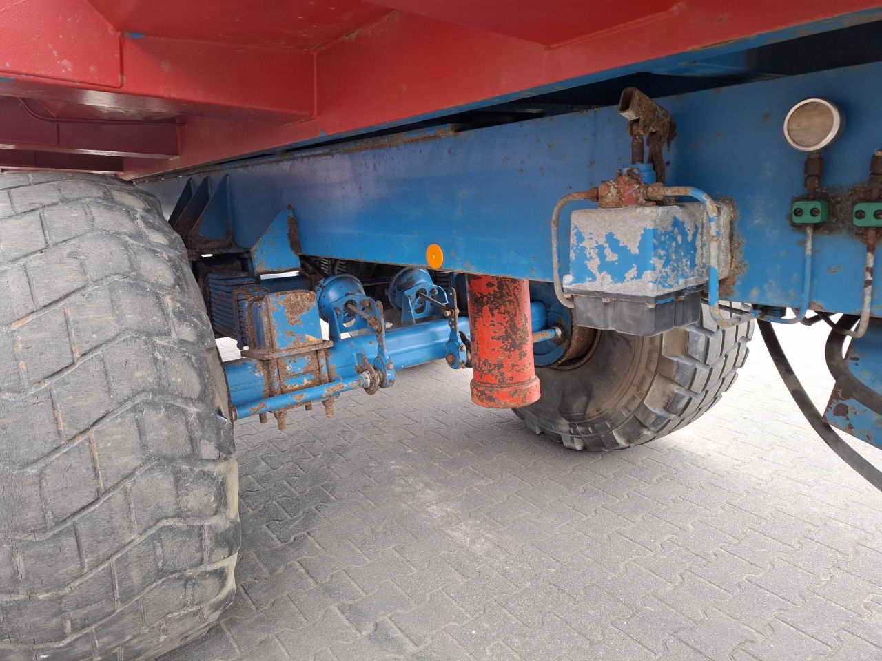 Beco 240 grondkar kieper