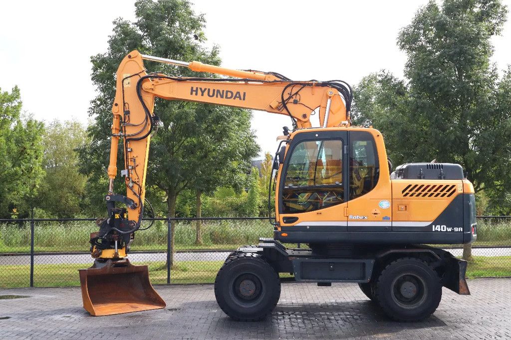 Hyundai ROBEX 140W-9A | ROTOTILT | BUCKET | ONLY 3502 HOUR! | GOOD TIRES