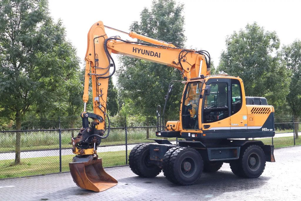 Hyundai ROBEX 140W-9A | ROTOTILT | BUCKET | ONLY 3502 HOUR! | GOOD TIRES