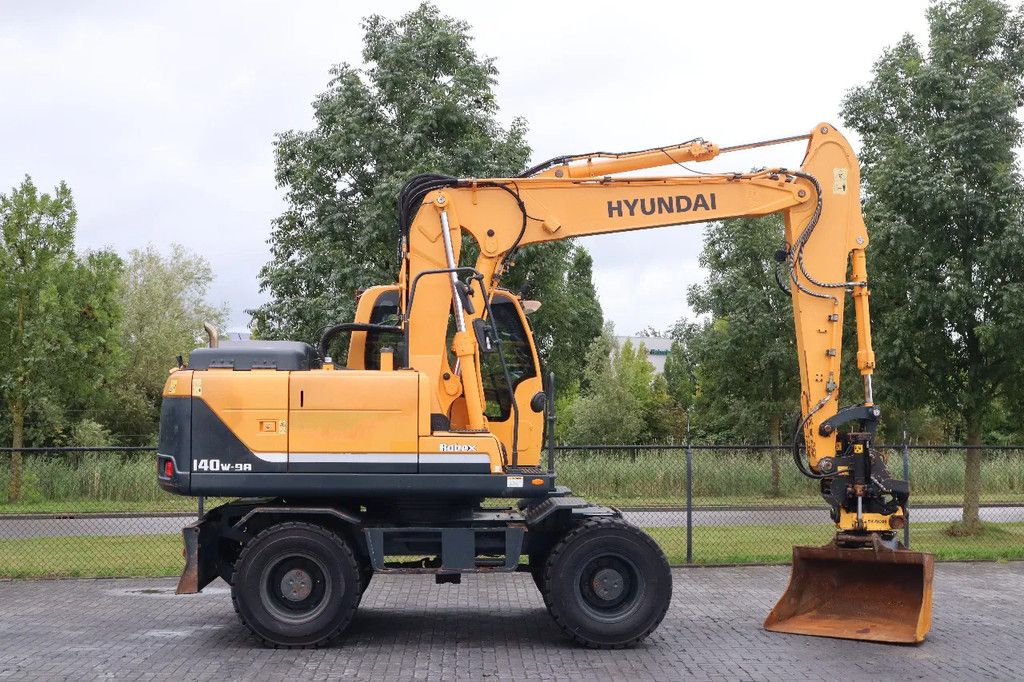Hyundai ROBEX 140W-9A | ROTOTILT | BUCKET | ONLY 3502 HOUR! | GOOD TIRES