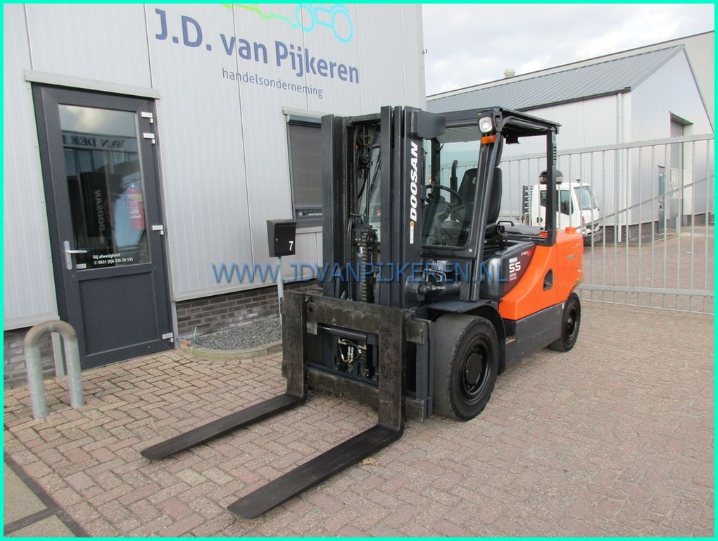 Doosan D55SC-5 4199uur 5.5t diesel triplex+sideshift
