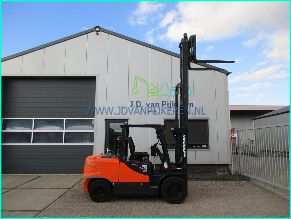 Doosan D55SC-5 4199uur 5.5t diesel triplex+sideshift