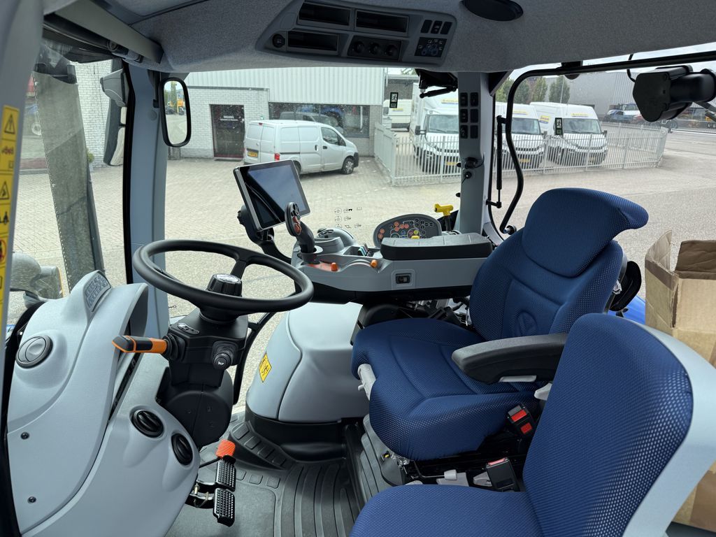 New Holland T6.145 AC STAGE V