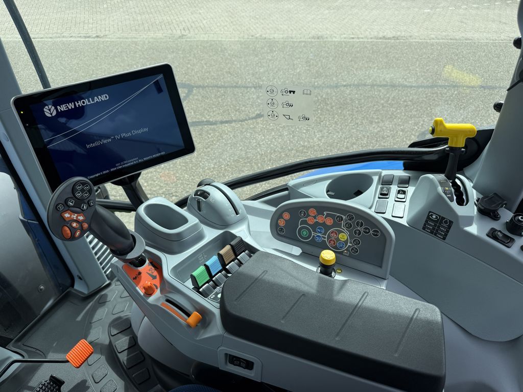 New Holland T6.145 AC STAGE V