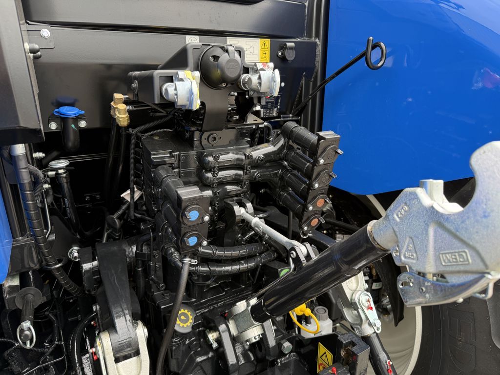 New Holland T6.145 AC STAGE V