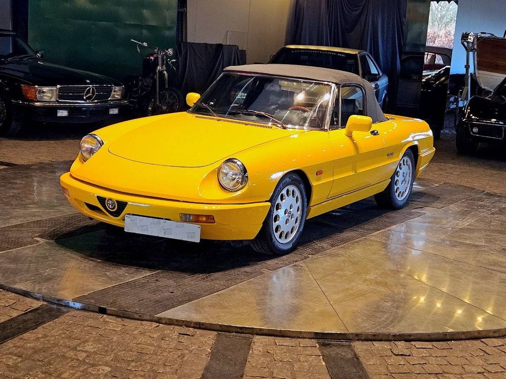 Alfa Romeo Spider 2000 Petrol 1992 (Margin)
