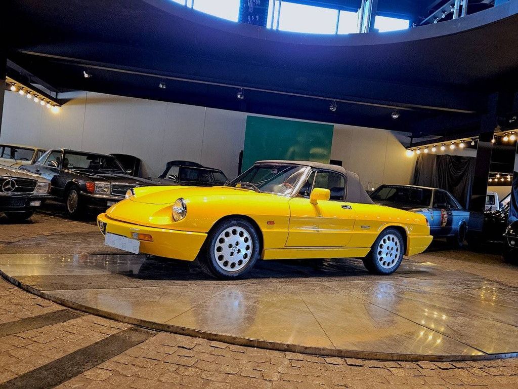 Alfa Romeo Spider 2000 Petrol 1992 (Margin)